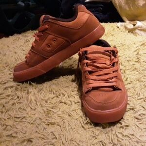 DC Mens Size 9.5 Skater Shoes